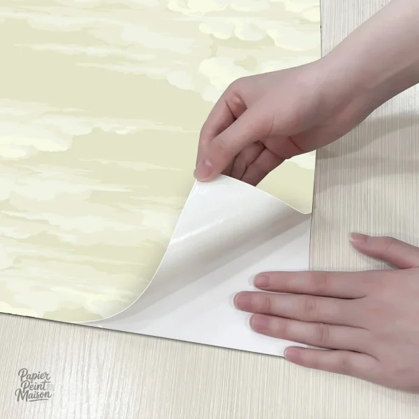 Nuages décoratifs en papier peint pour une touche rêveuse