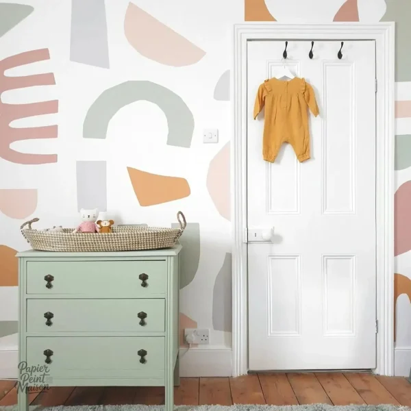 Décoration murale enfantine avec motifs abstraits