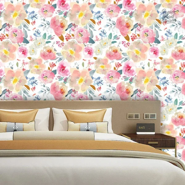 Papier peint fleuri aux motifs délicats et colorés