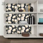 Papier peint aux motifs de fleurs colorées